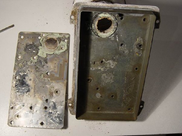 Copy of DSC04649.JPG (62.07 KiB) 28766 keer bekeken Beetje aangetast door defecte cap.